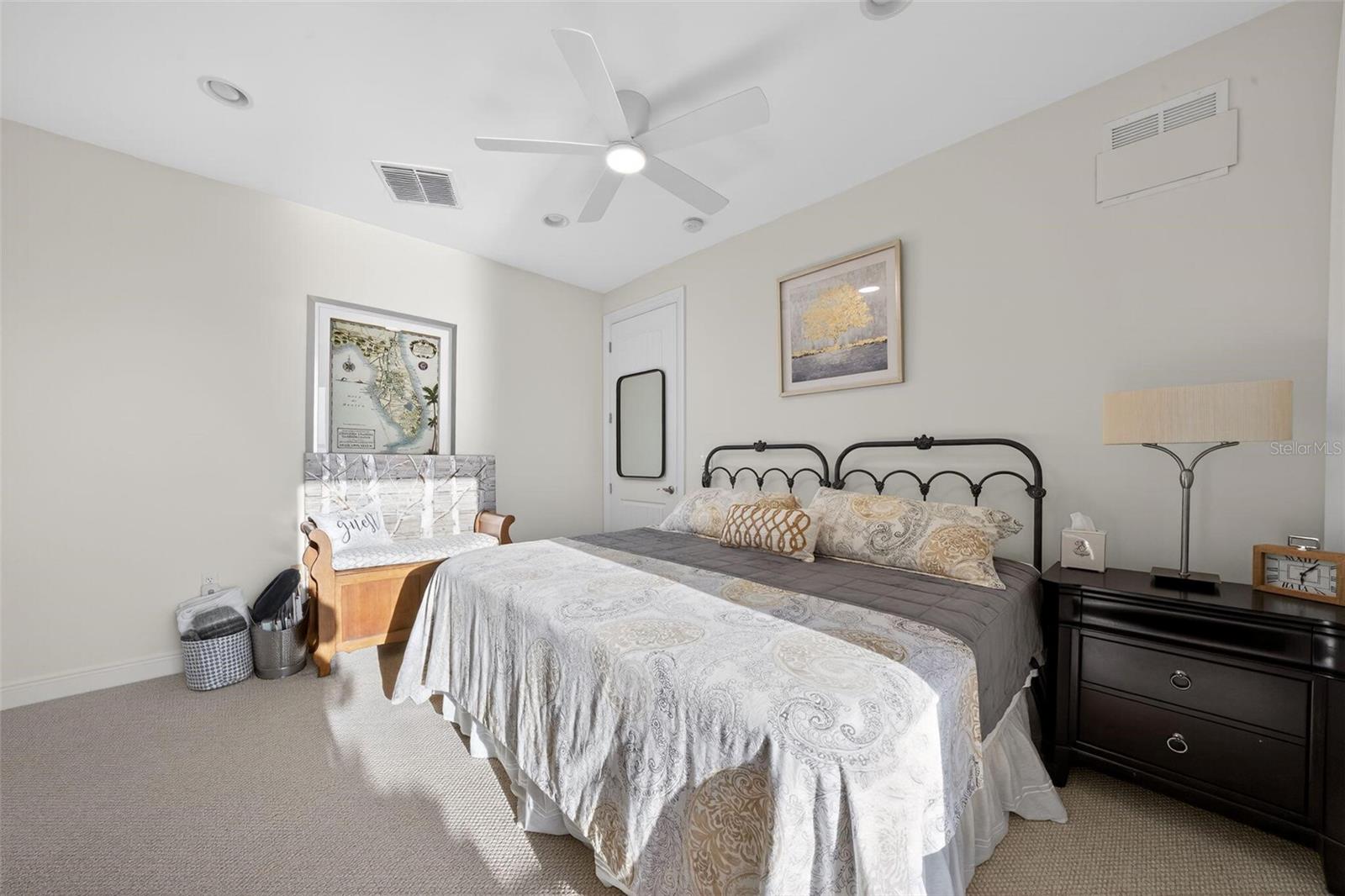 Image 28 of 44 For 2351 Lakeview Drive 302