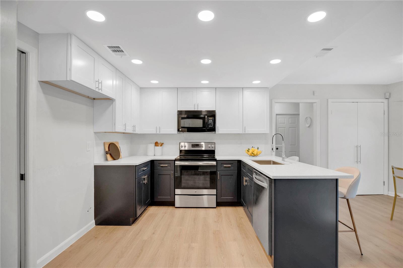 Image 4 of 27 For 1386 Ridge Lake Circle