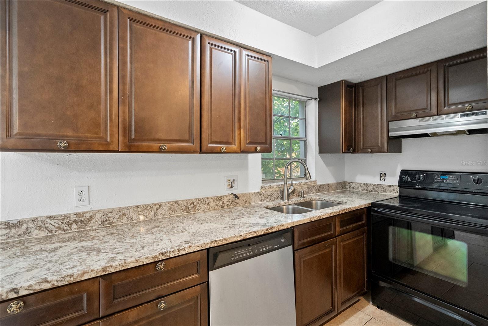 Image 12 of 24 For 5175 La Mancha Court 31