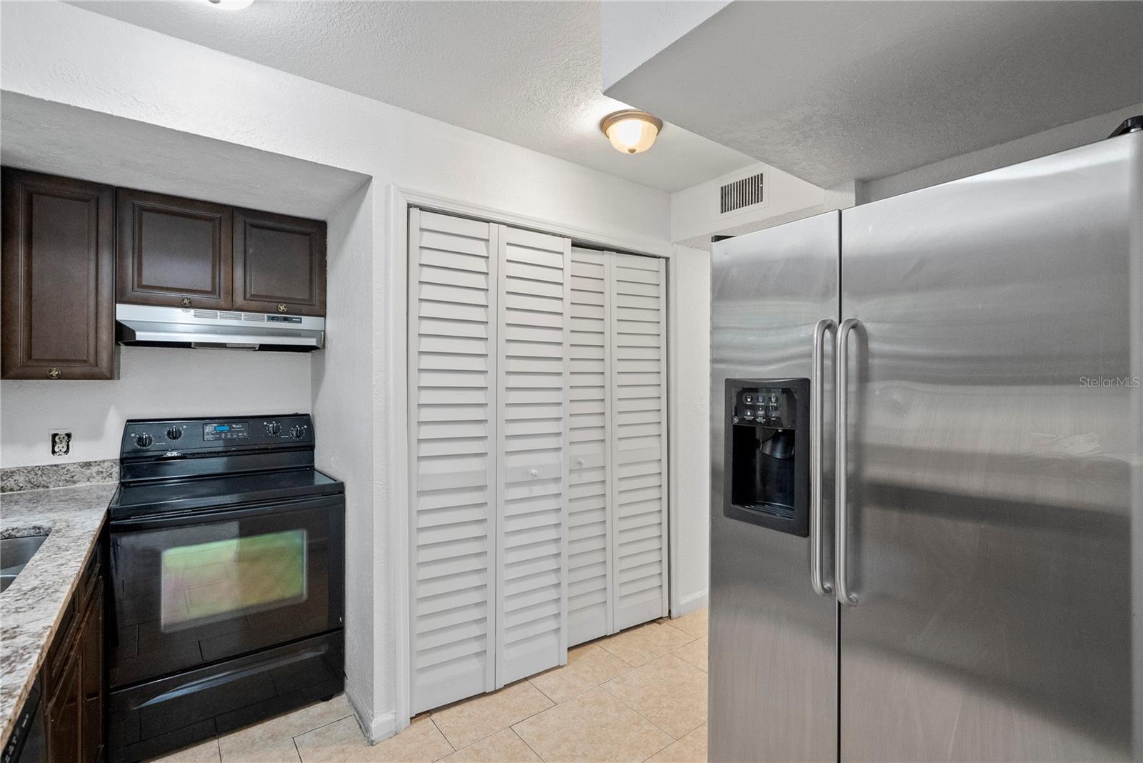 Image 13 of 24 For 5175 La Mancha Court 31