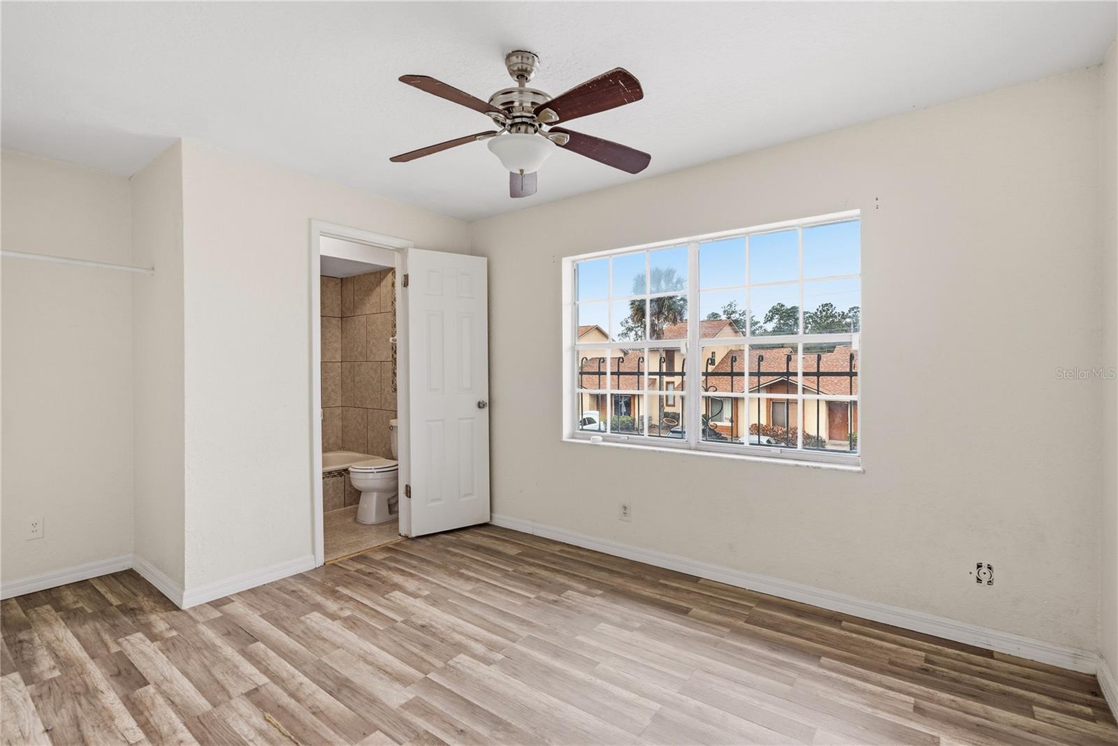 Image 17 of 24 For 5175 La Mancha Court 31