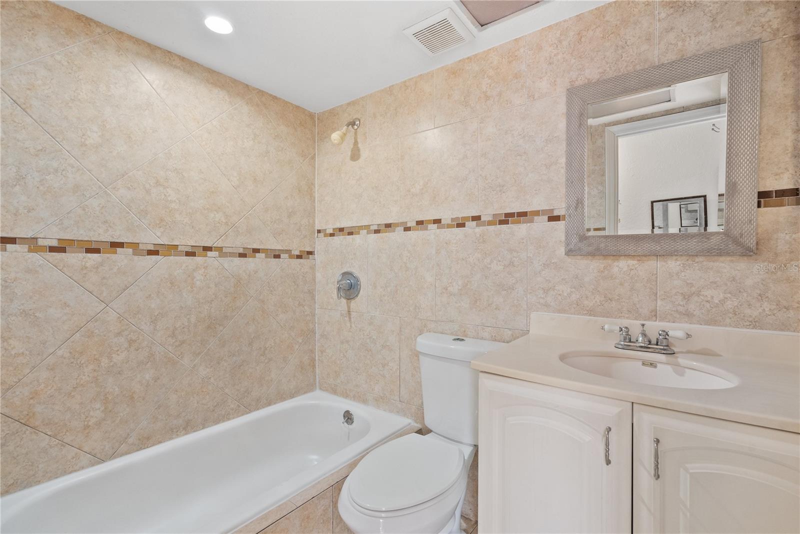 Image 19 of 24 For 5175 La Mancha Court 31