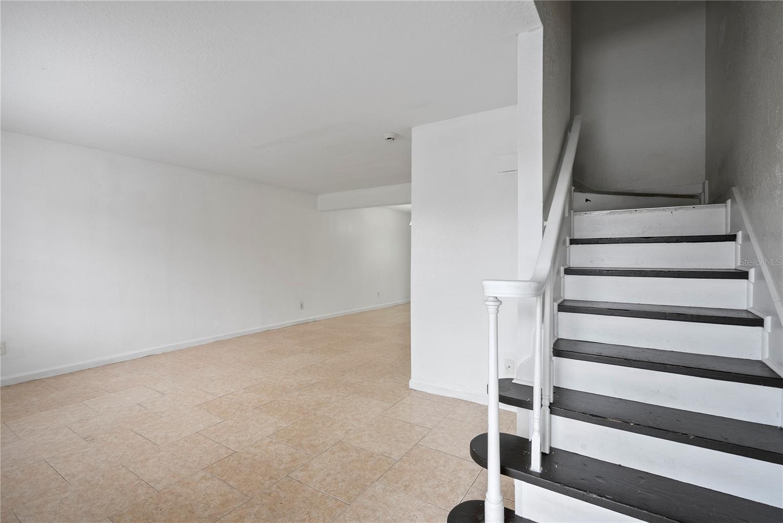 Image 5 of 24 For 5175 La Mancha Court 31