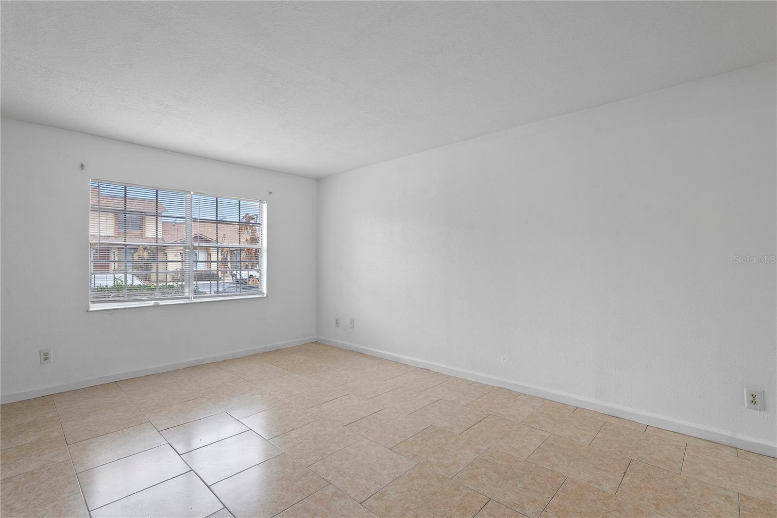 Image 6 of 24 For 5175 La Mancha Court 31