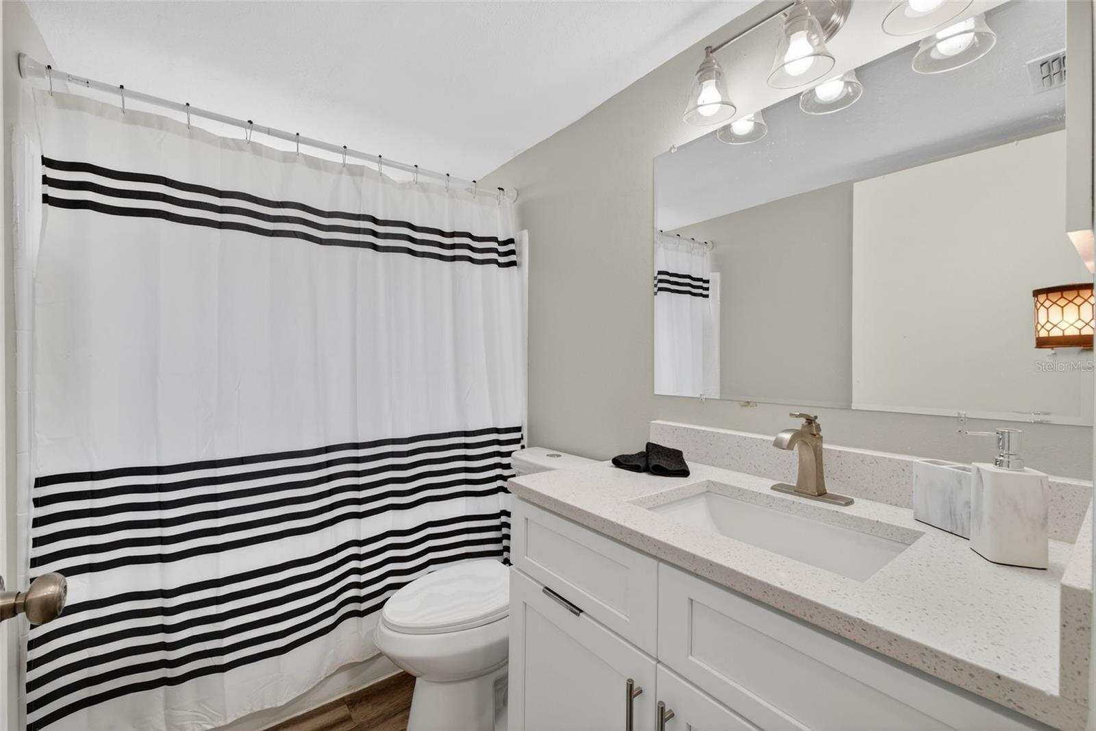 Image 25 of 50 For 5017 Laguna Bay Circle 99