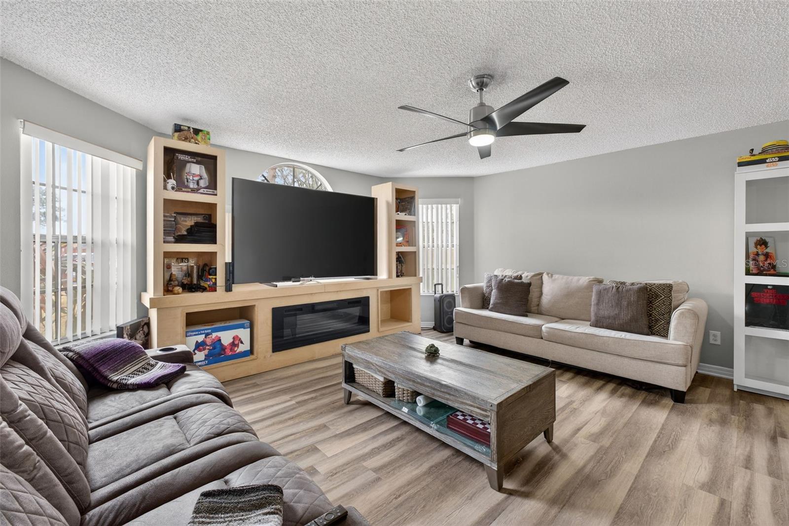 Image 9 of 50 For 5017 Laguna Bay Circle 99