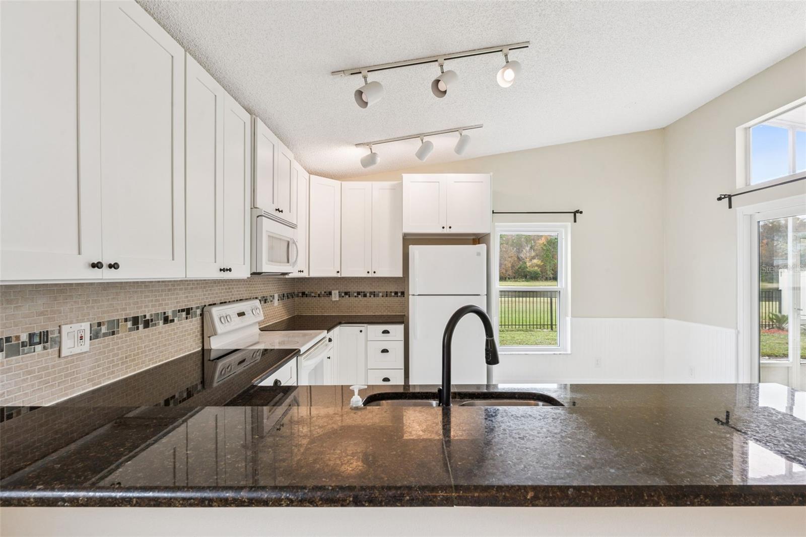 Image 18 of 58 For 14643 Traders Path