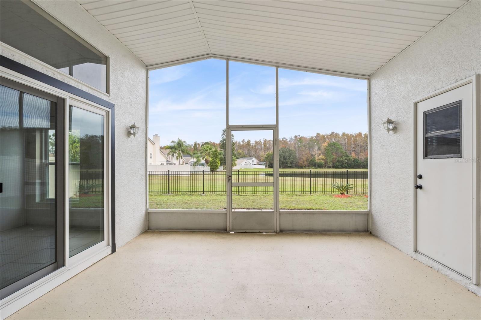 Image 37 of 58 For 14643 Traders Path