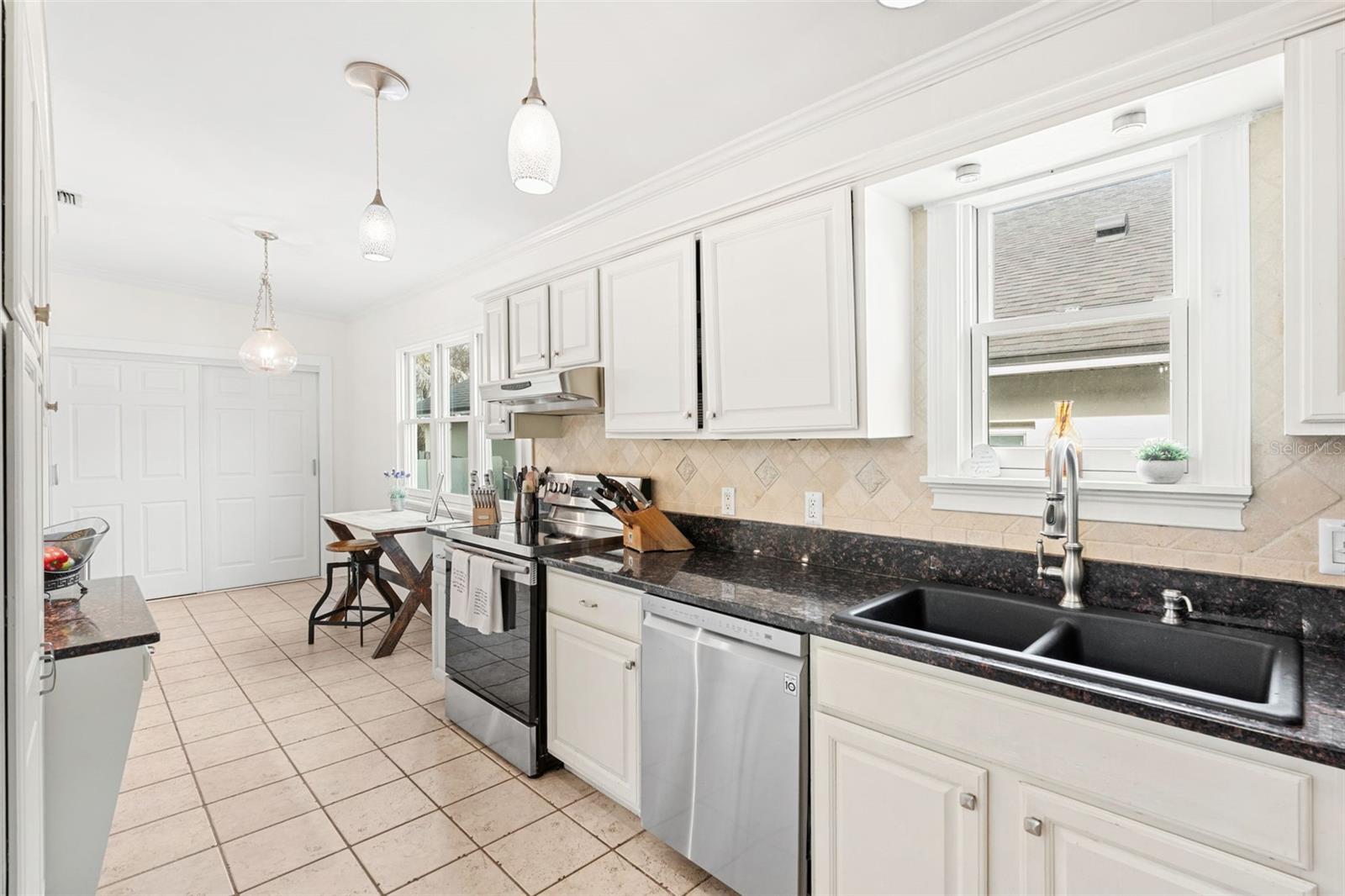 Image 12 of 35 For 521 Sheridan Boulevard