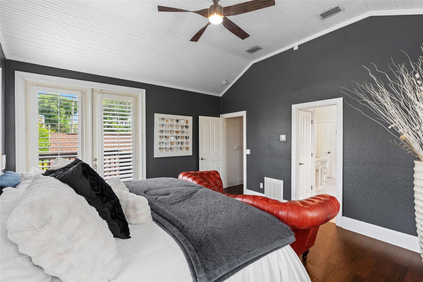 Image 17 of 35 For 521 Sheridan Boulevard