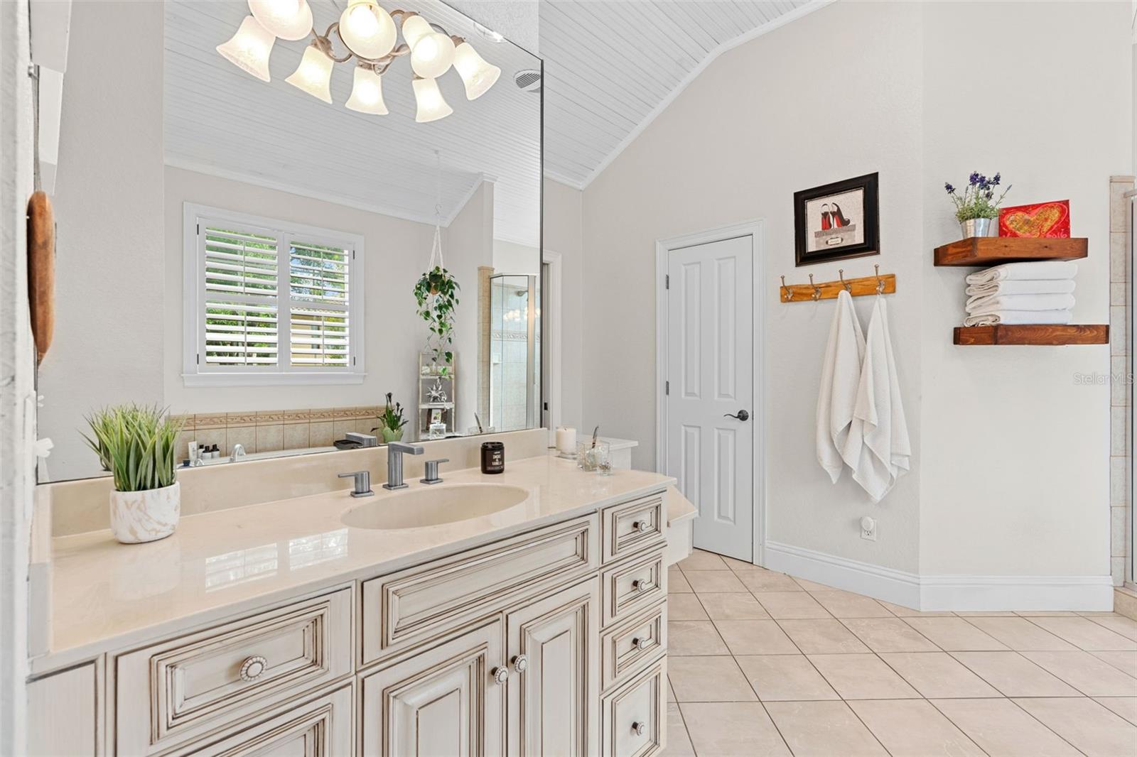 Image 20 of 35 For 521 Sheridan Boulevard