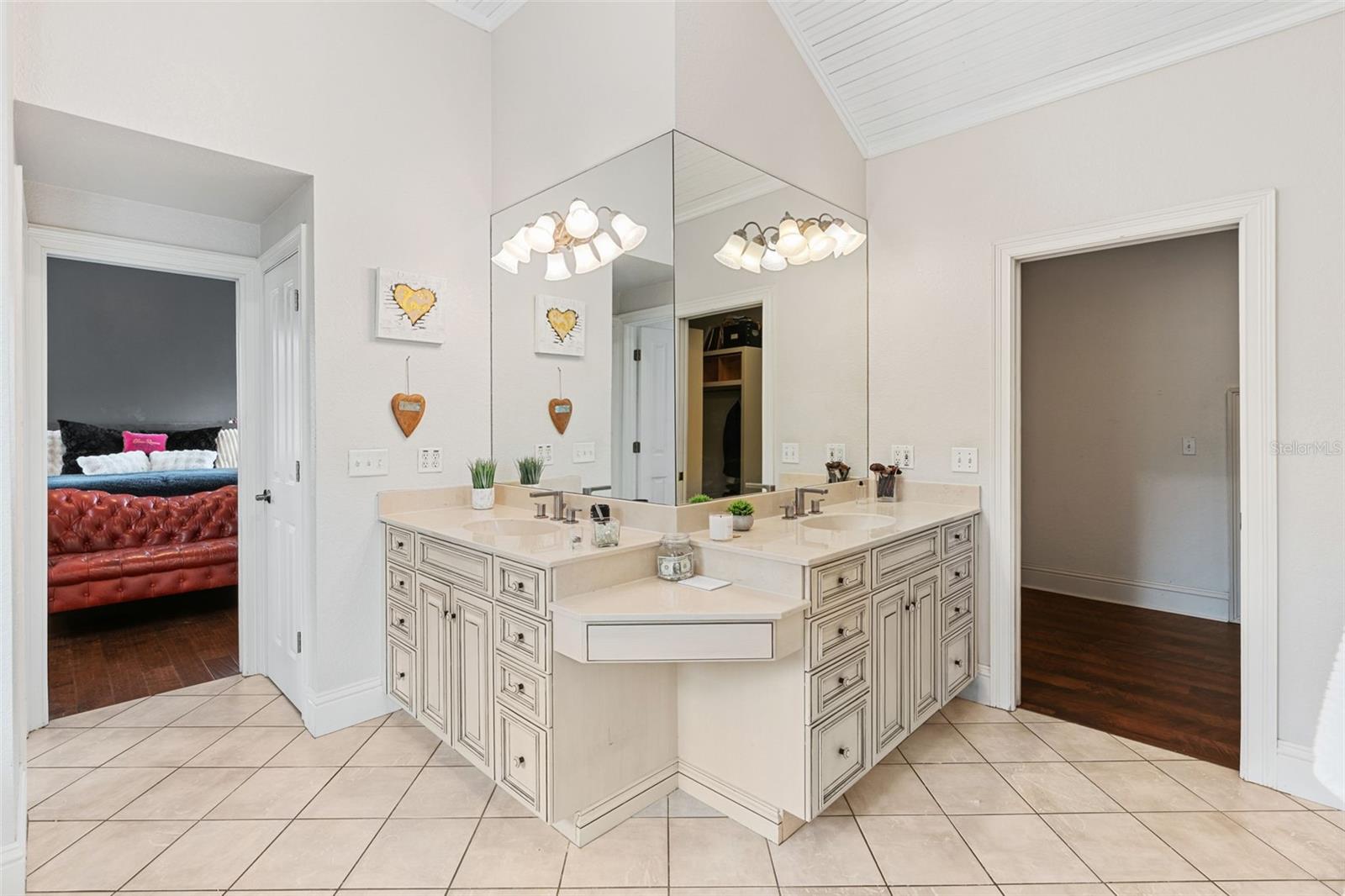 Image 21 of 35 For 521 Sheridan Boulevard