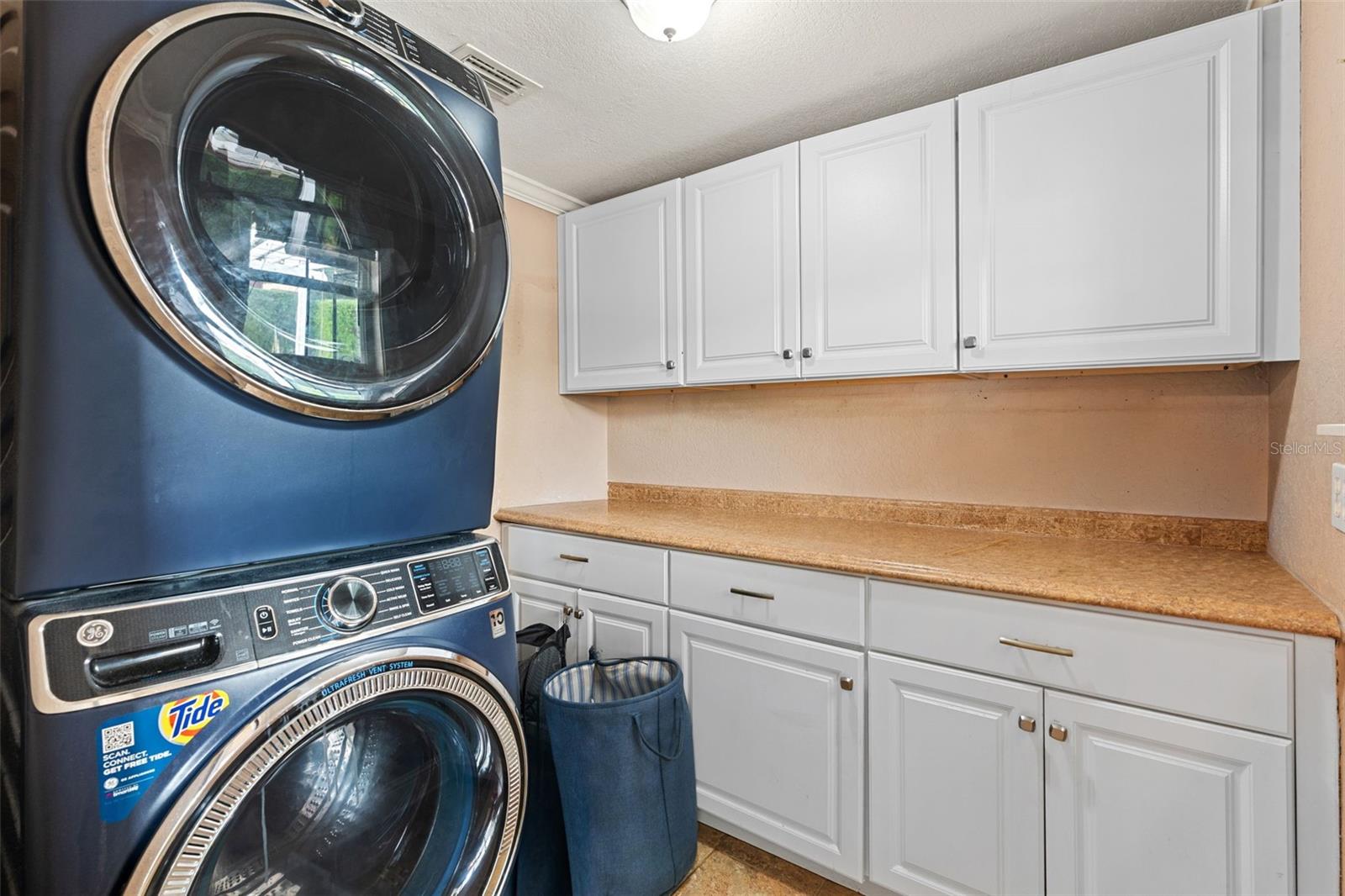 Image 25 of 35 For 521 Sheridan Boulevard