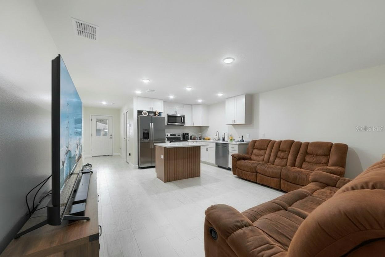 Image 3 of 13 For 95 Towne Place