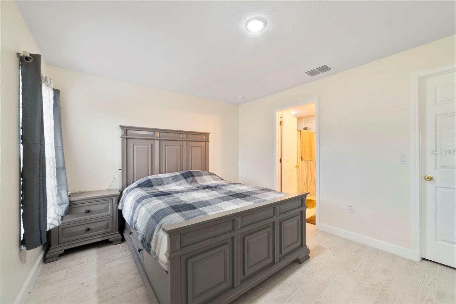 Image 6 of 13 For 95 Towne Place