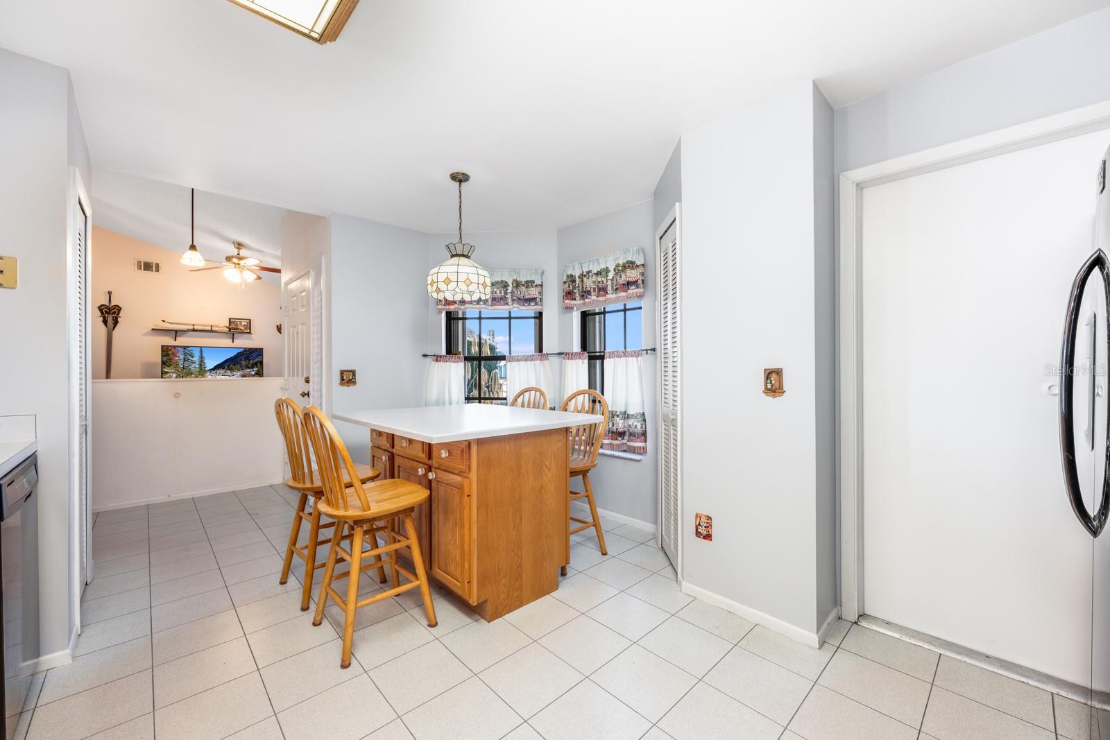 Image 8 of 21 For 1526 Amherst Lane