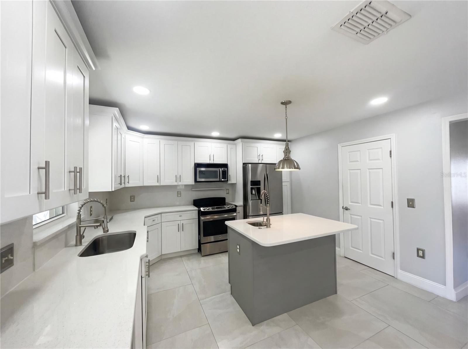 Image 14 of 29 For 8286 Settlers Creek Loop