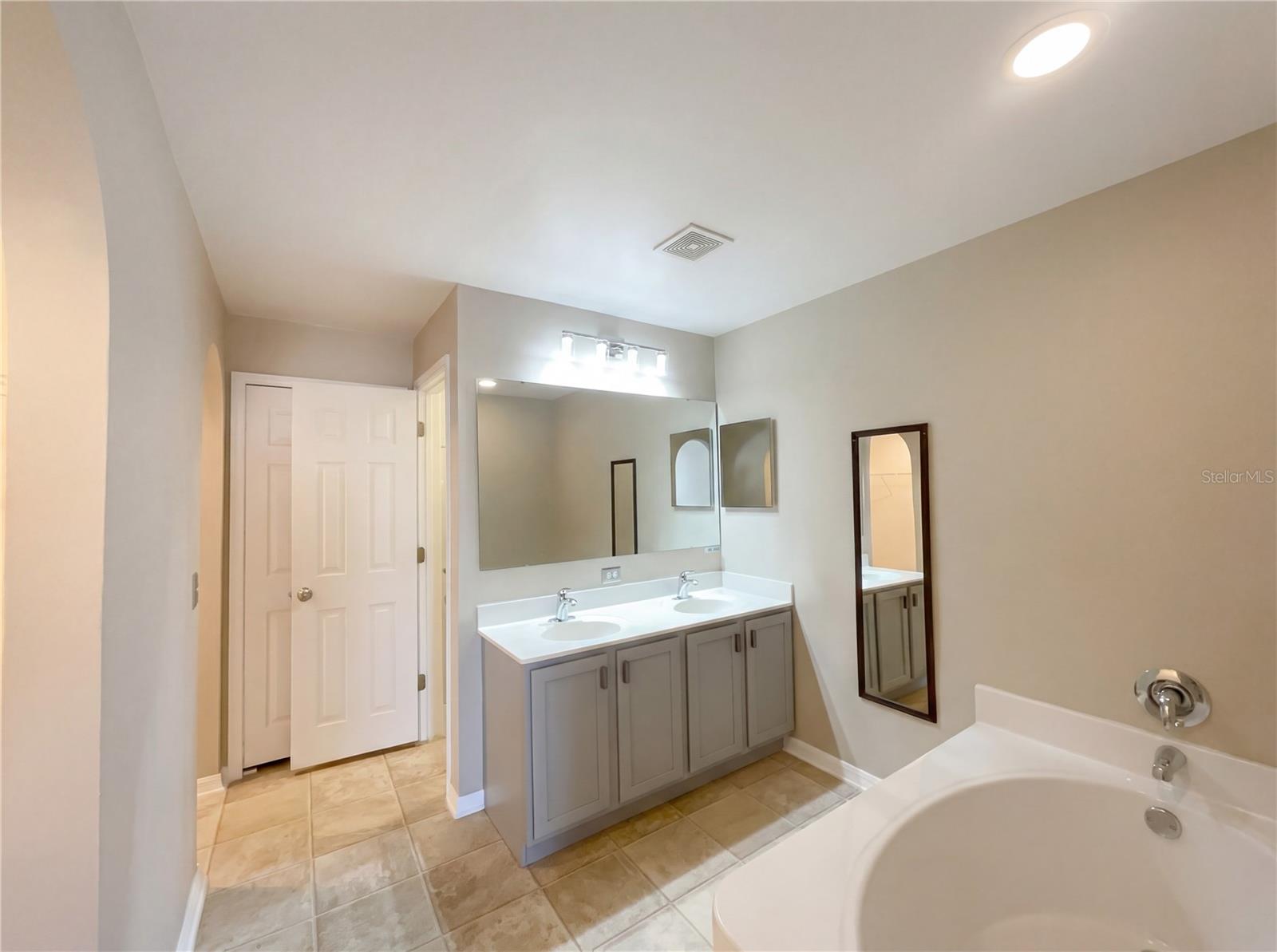 Image 20 of 29 For 8286 Settlers Creek Loop