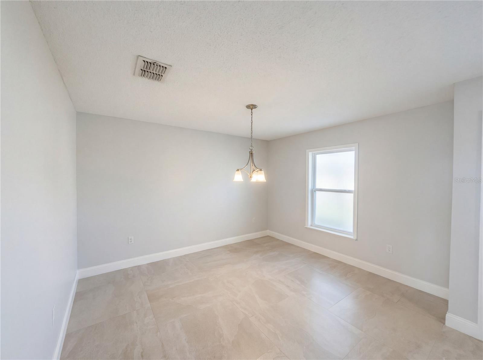 Image 9 of 29 For 8286 Settlers Creek Loop