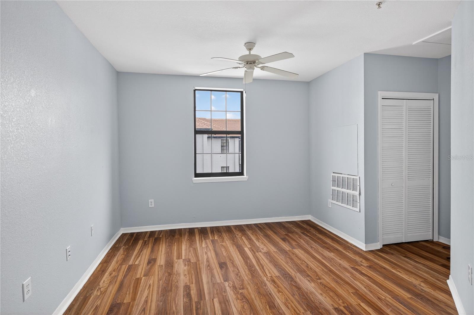 Image 16 of 21 For 5550 Michigan Street 3306