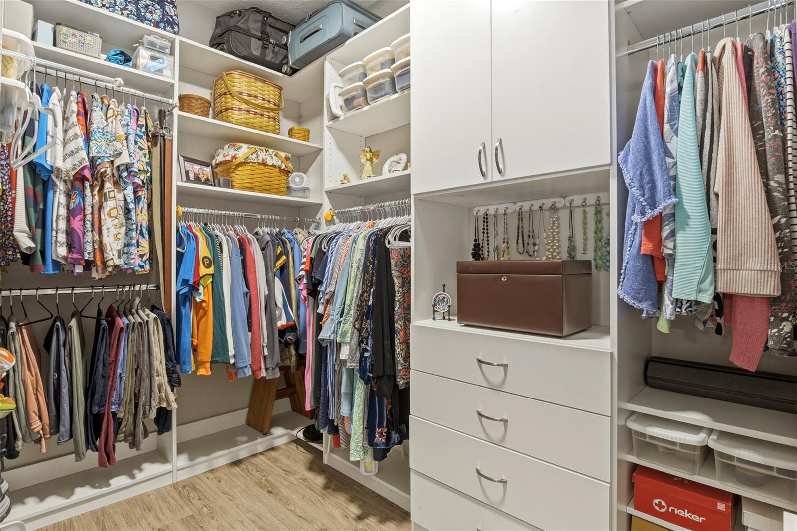 Image 23 of 50 For 1751 Highbanks Circle