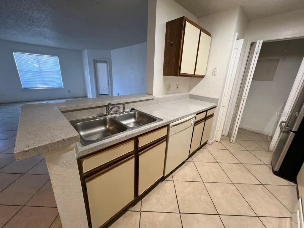 Image 7 of 44 For 2101 Cascades Boulevard 103