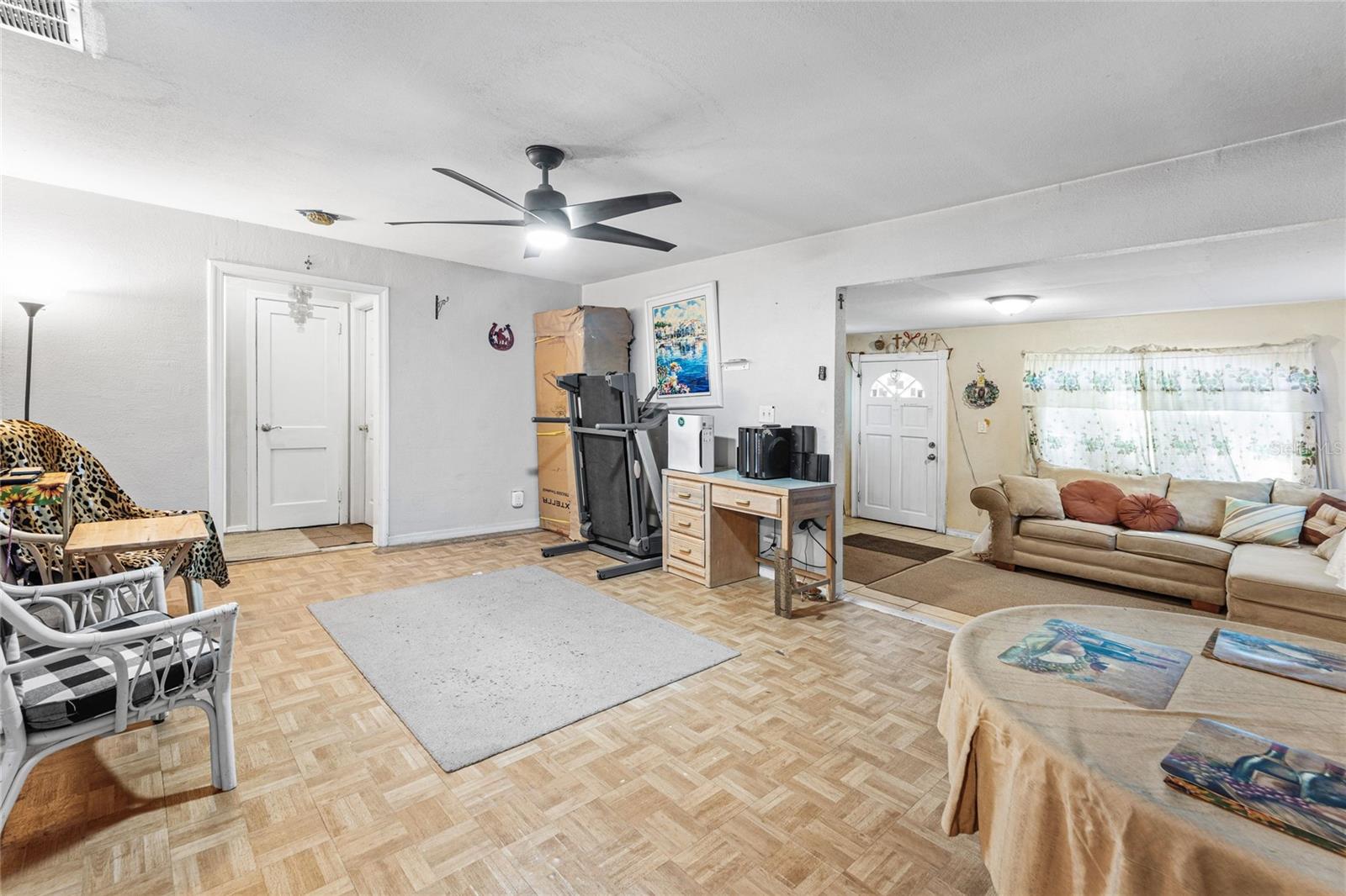 Listing photo id 11 for 825 Winters Street