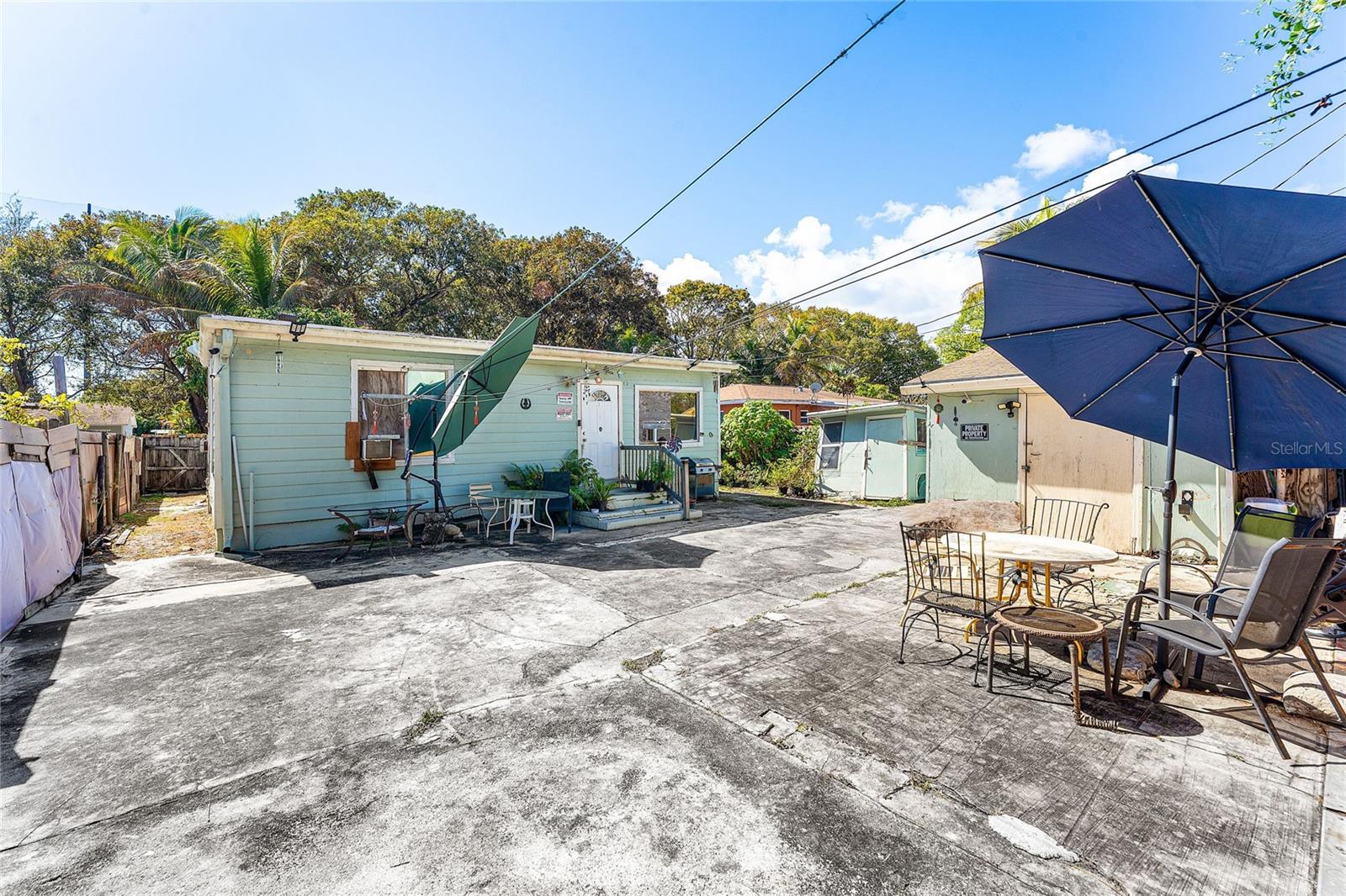 Listing photo id 14 for 825 Winters Street