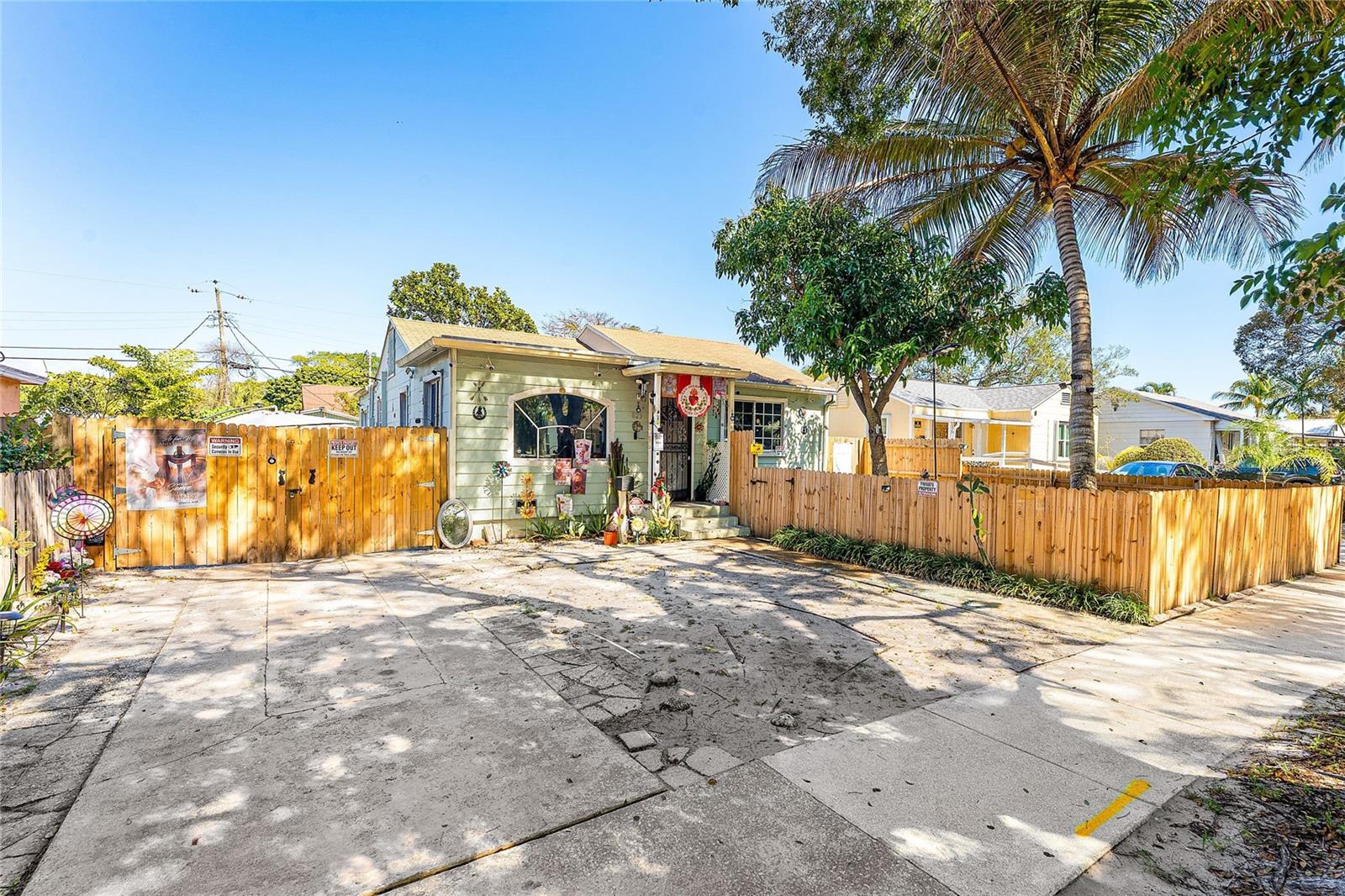 Listing photo id 0 for 825 Winters Street