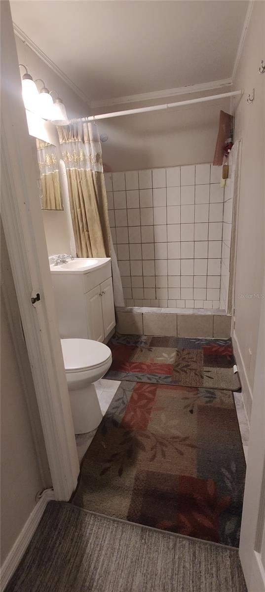 Listing photo id 18 for 825 Winters Street