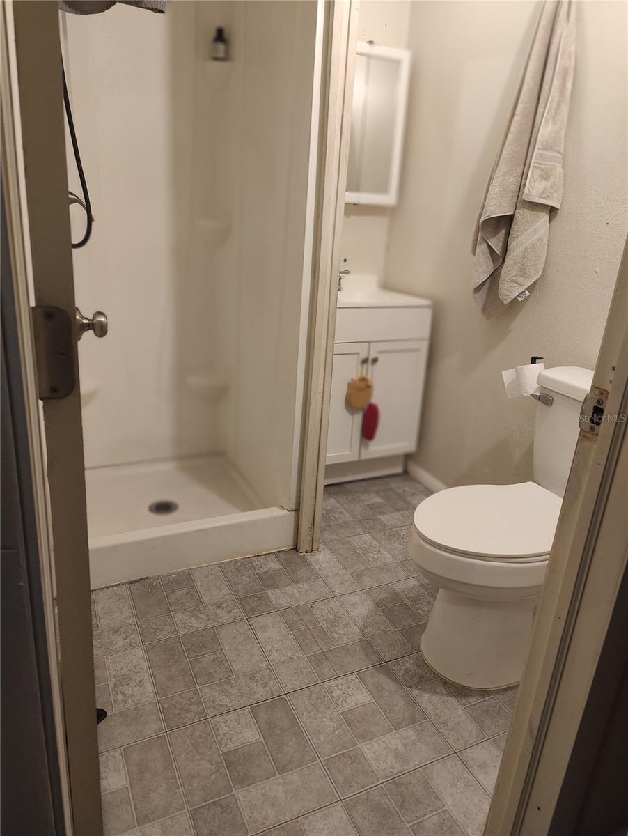 Listing photo id 19 for 825 Winters Street