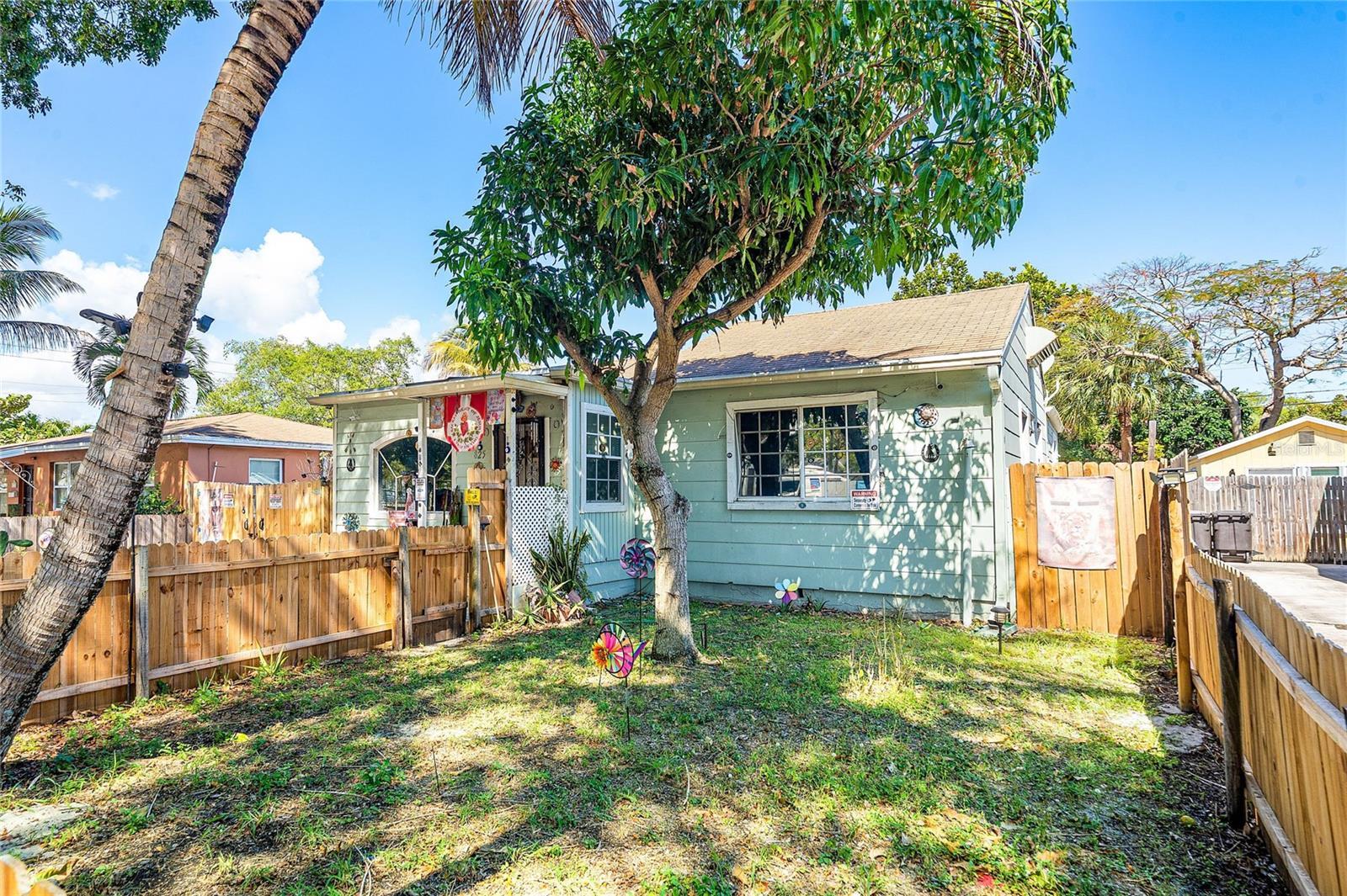 Listing photo id 1 for 825 Winters Street