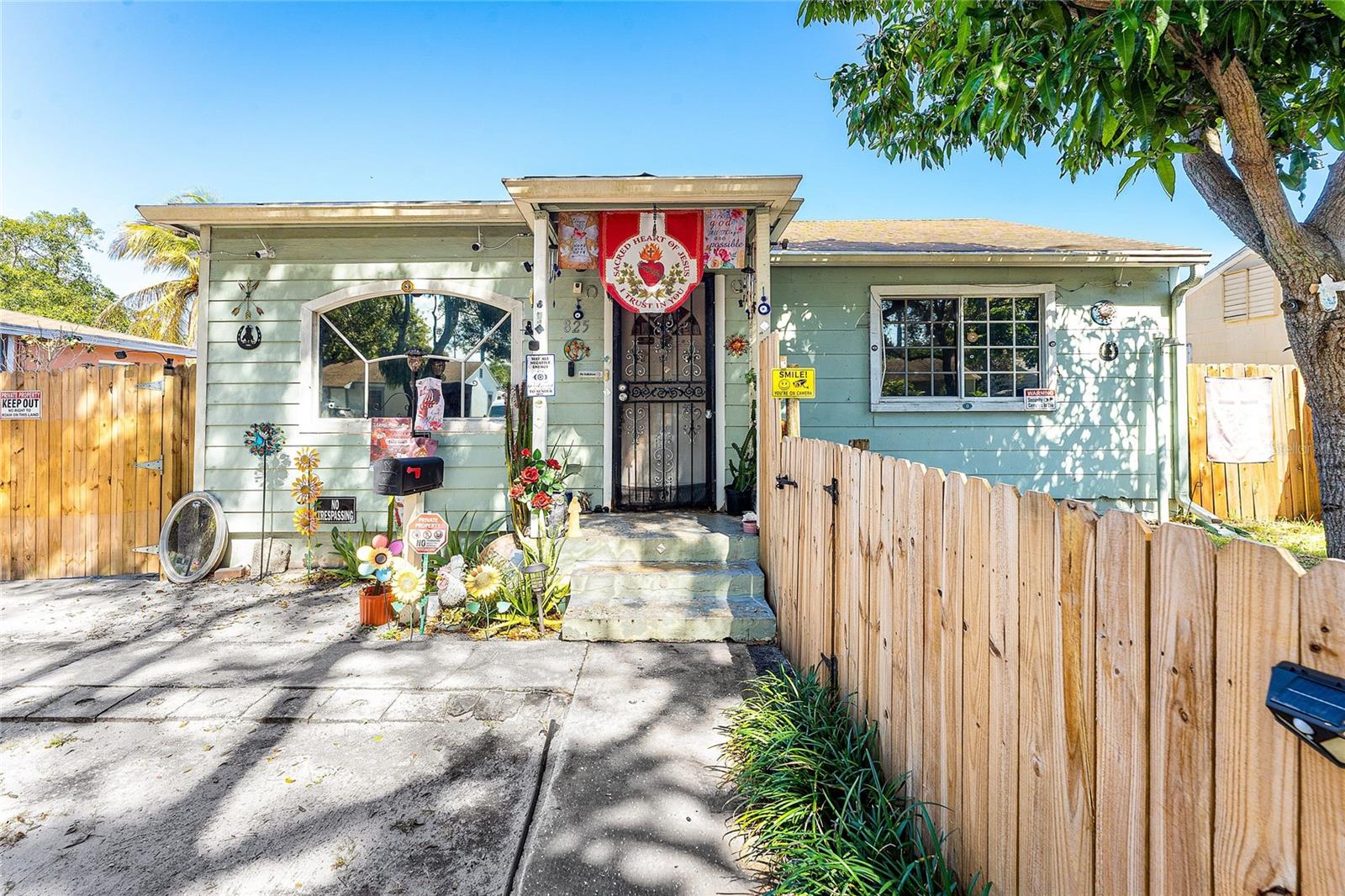 Listing photo id 2 for 825 Winters Street