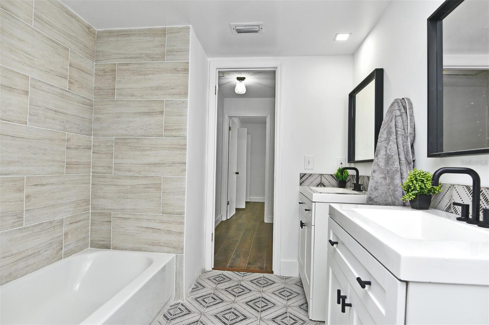 Image 17 of 53 For 112 Hillcrest Dr