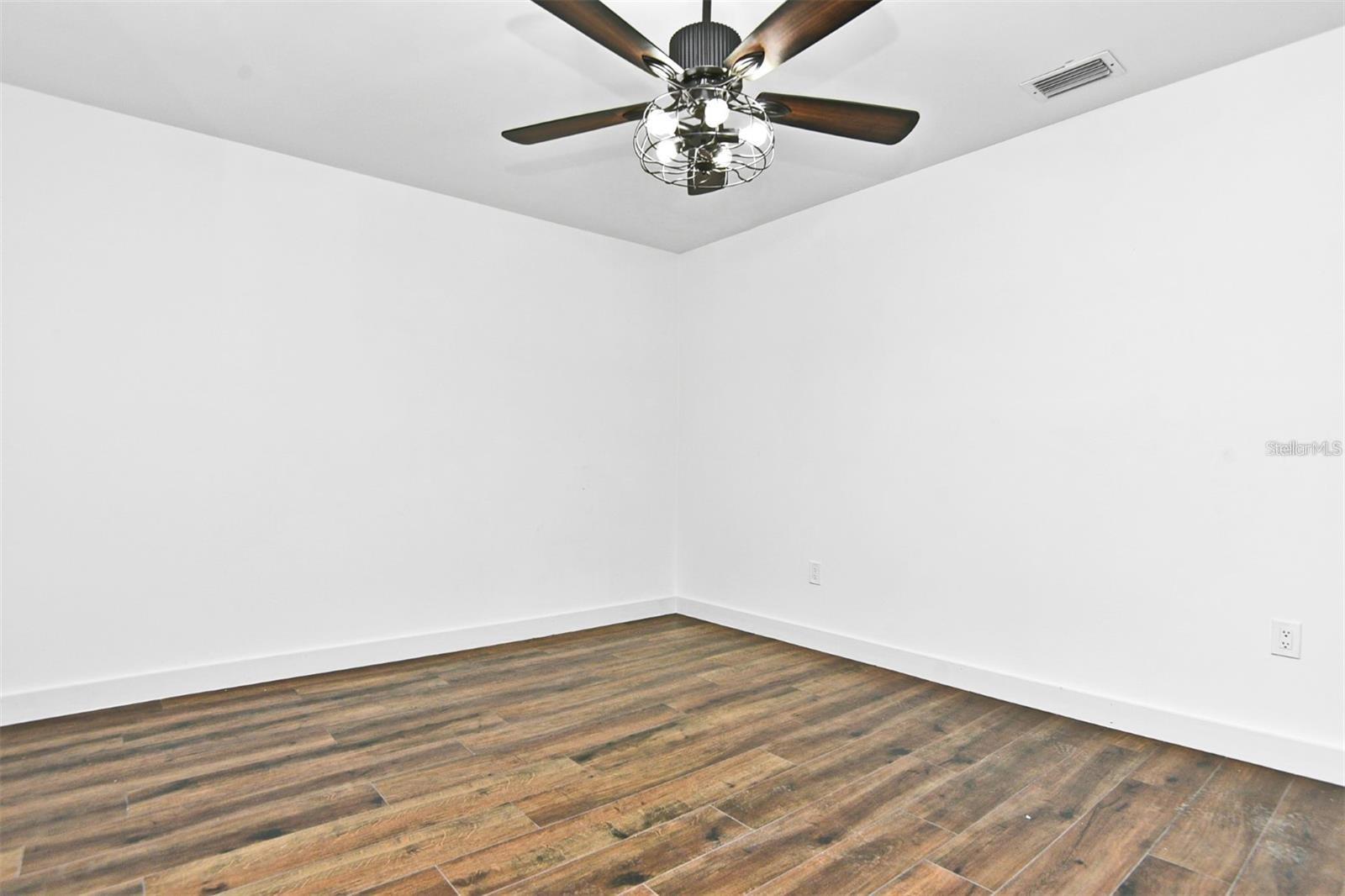 Image 24 of 53 For 112 Hillcrest Dr