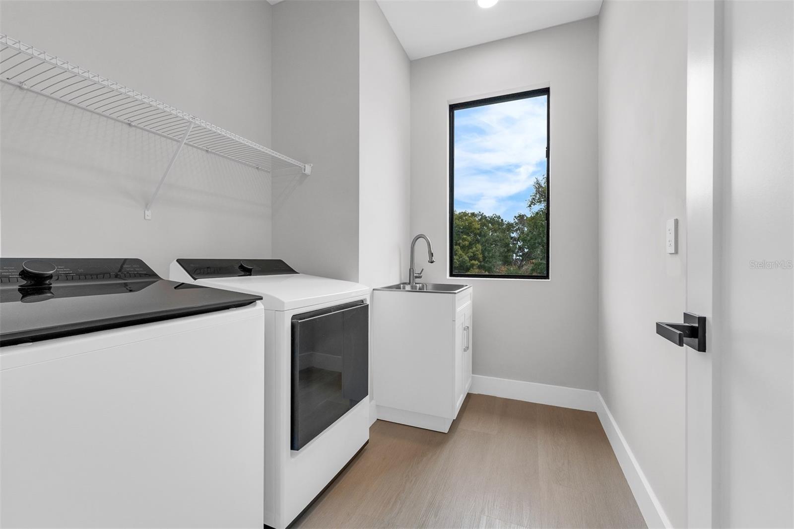 Image 10 of 39 For 33 Graham Avenue