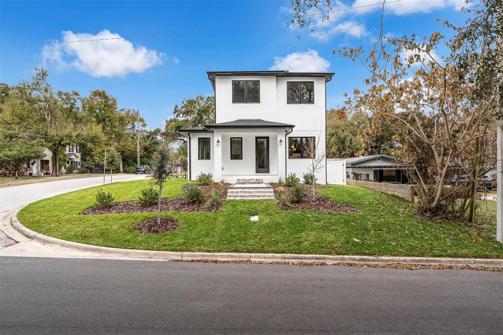 Image 11 of 39 For 33 Graham Avenue