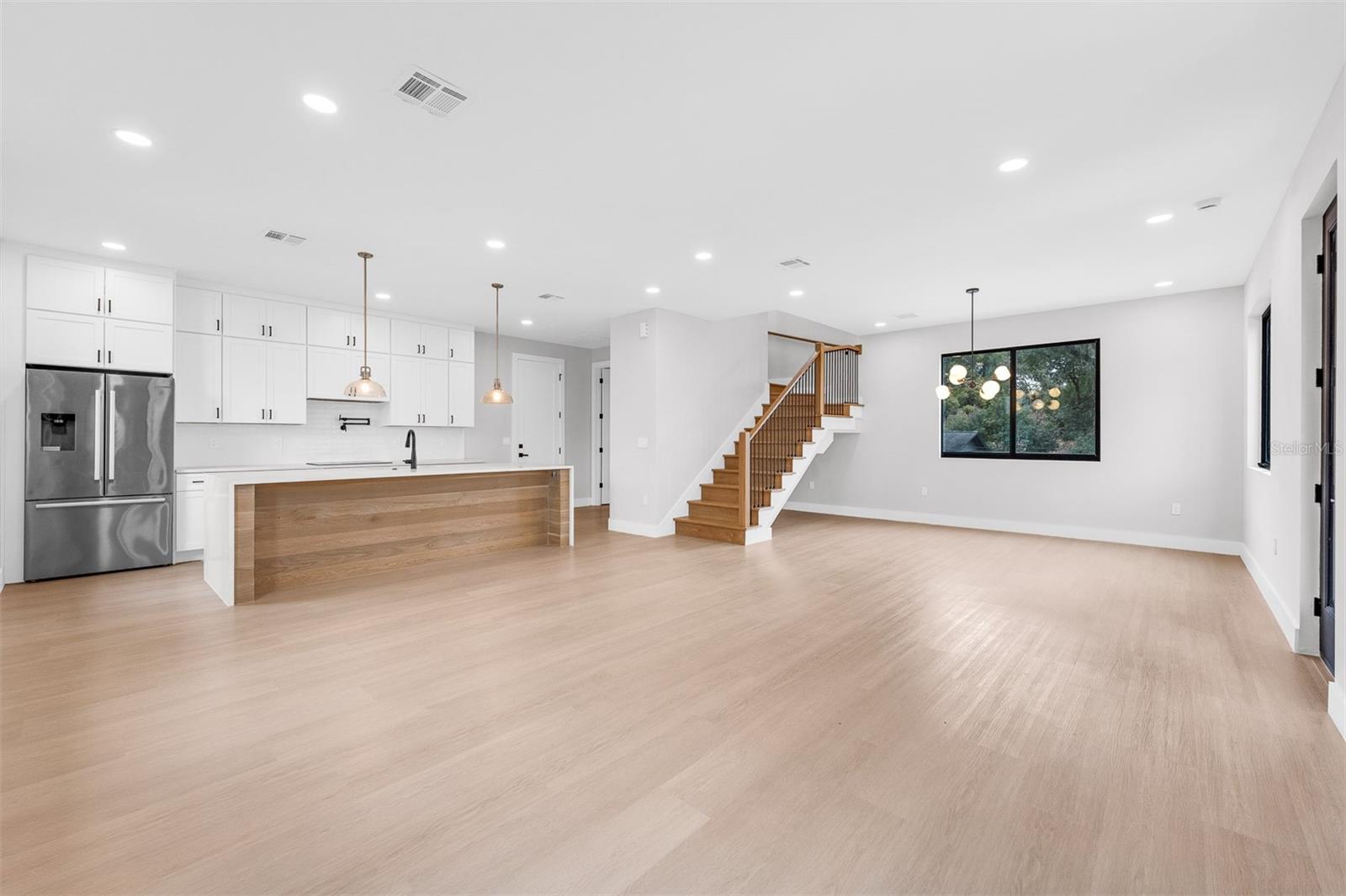 Image 19 of 39 For 33 Graham Avenue