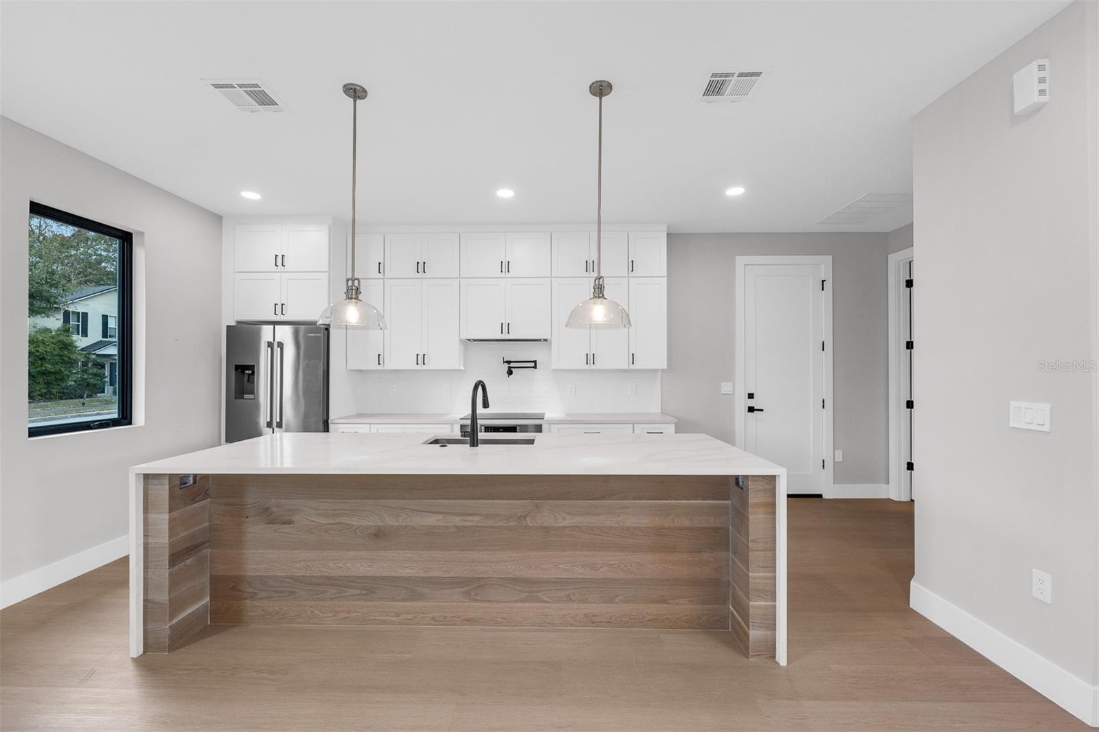 Image 21 of 39 For 33 Graham Avenue