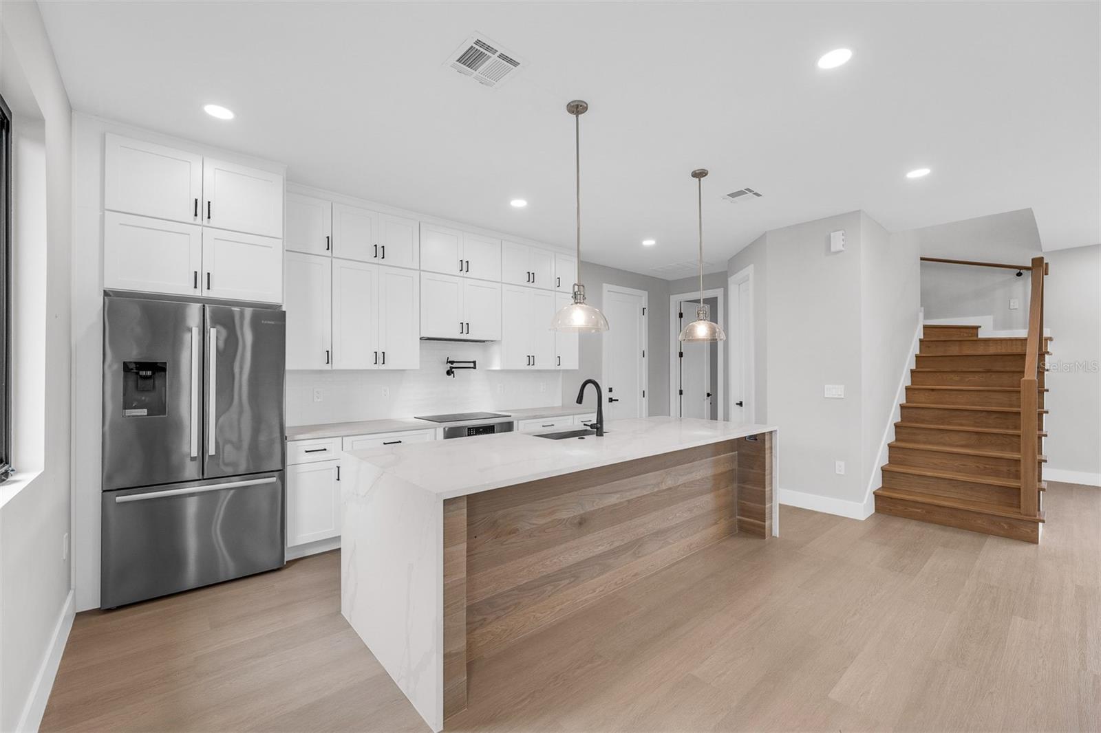 Image 22 of 39 For 33 Graham Avenue