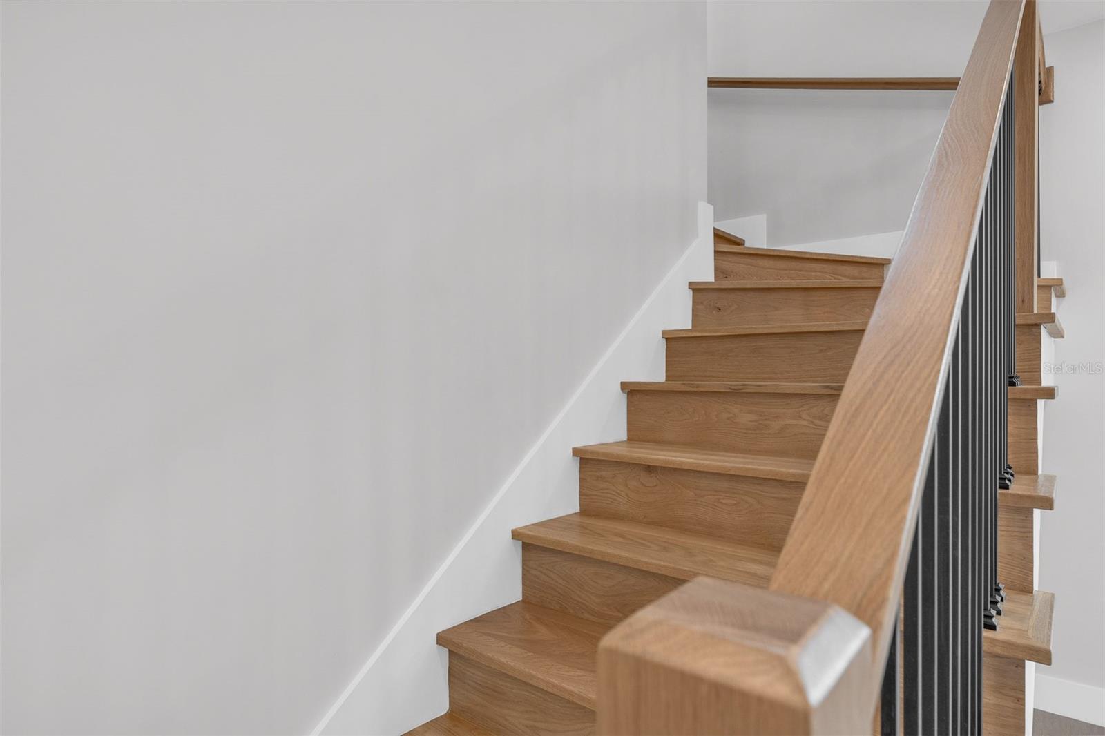 Image 25 of 39 For 33 Graham Avenue