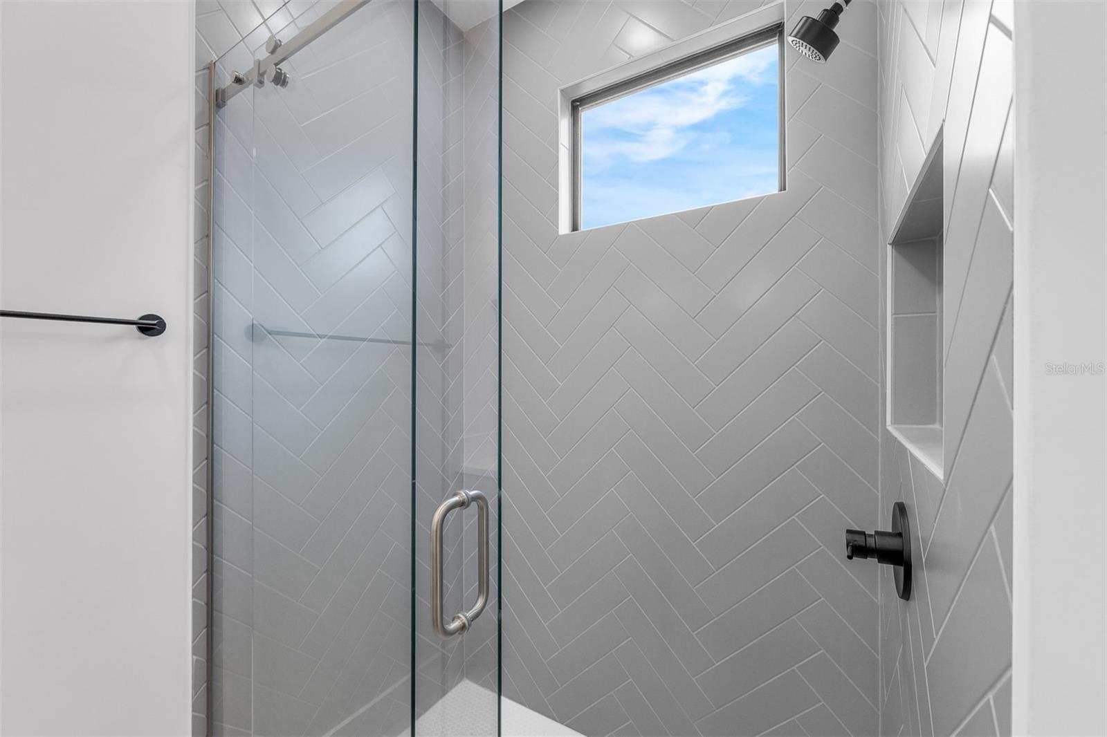 Image 32 of 39 For 33 Graham Avenue