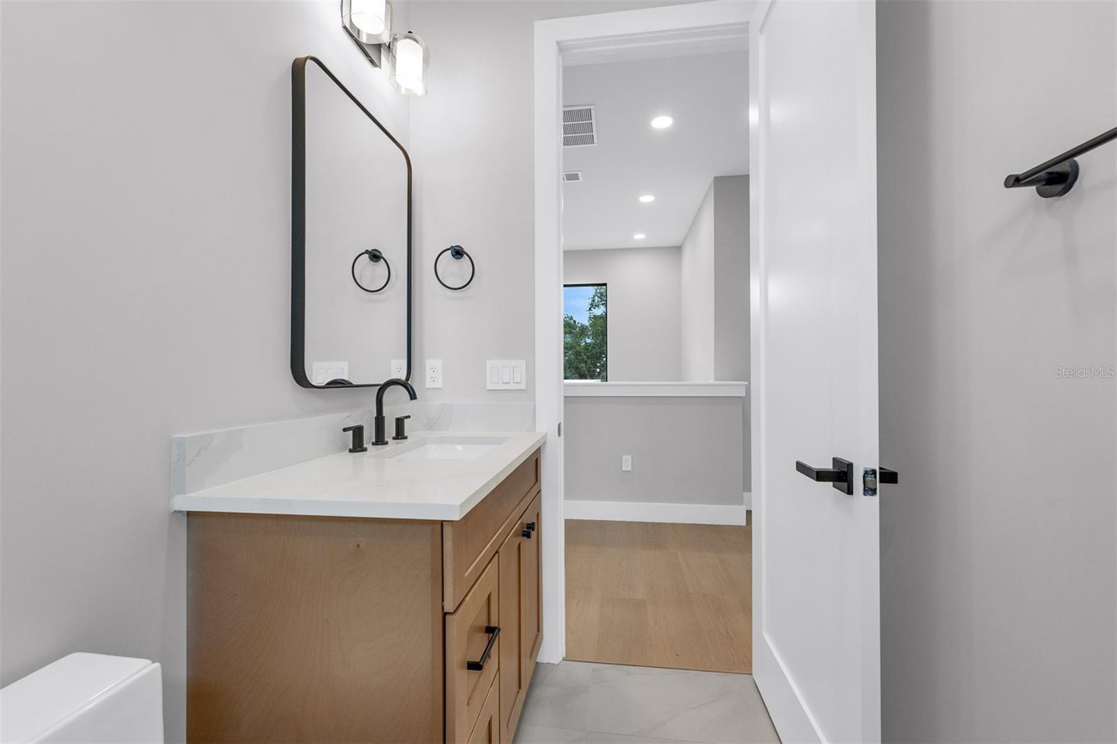 Image 37 of 39 For 33 Graham Avenue