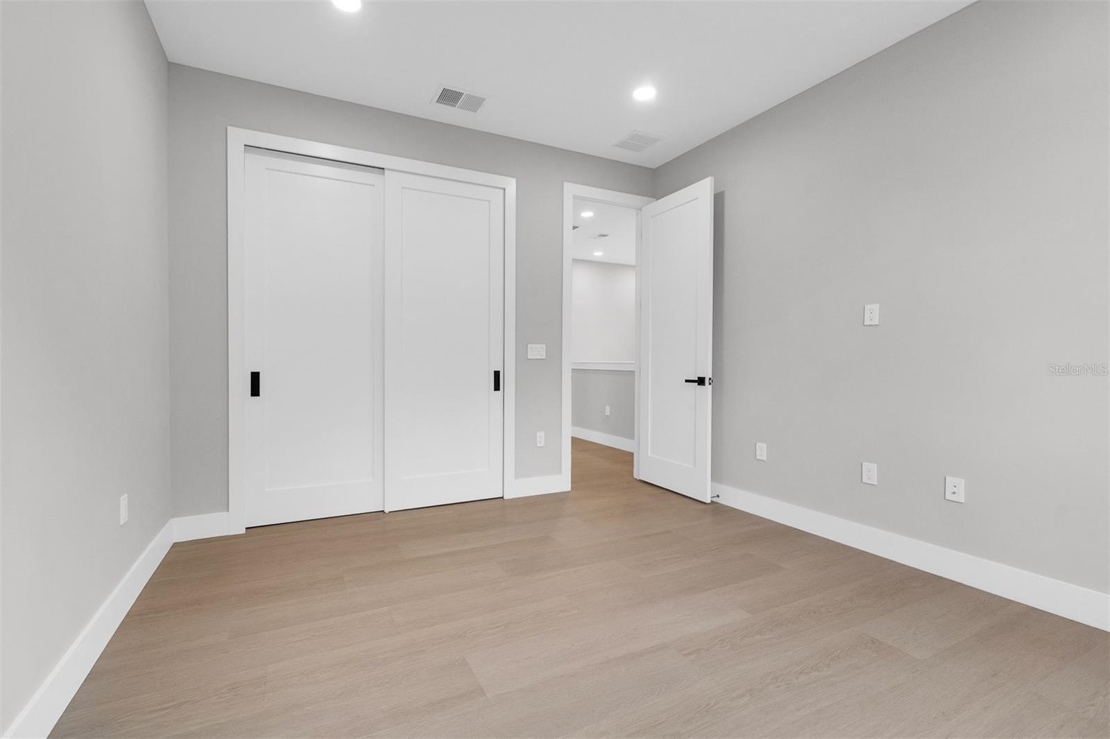 Image 39 of 39 For 33 Graham Avenue