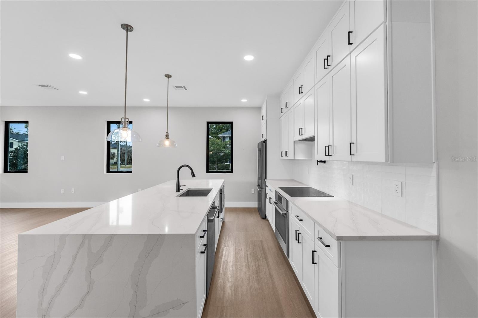 Image 4 of 39 For 33 Graham Avenue