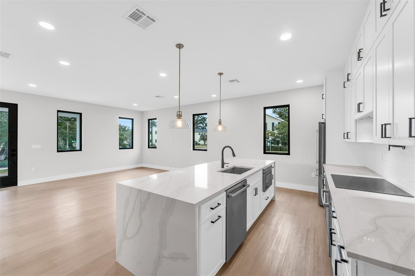 Image 8 of 39 For 33 Graham Avenue