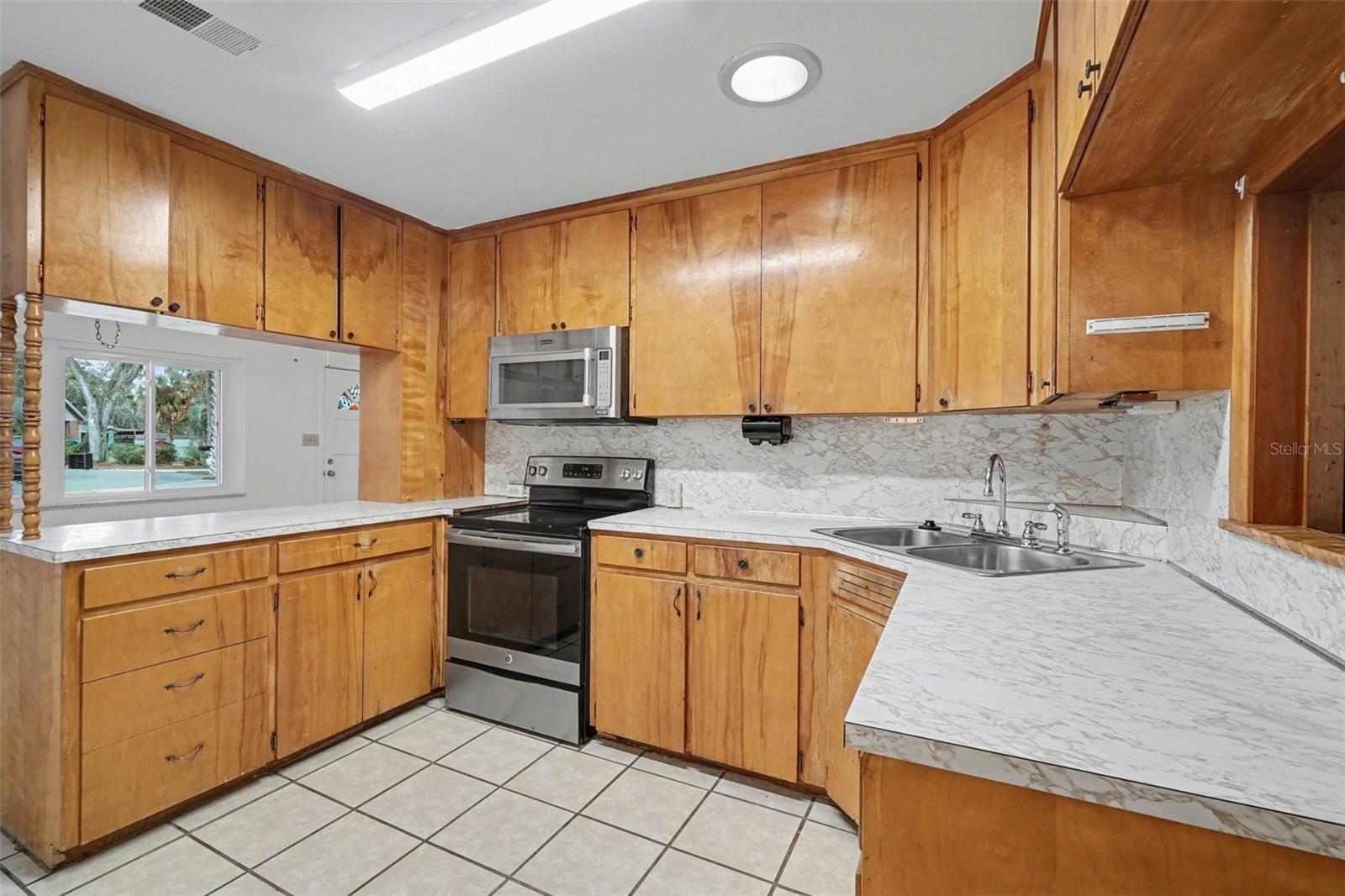 Image 16 of 31 For 803 Carol Court