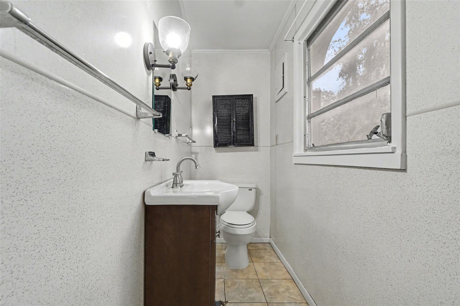 Image 18 of 31 For 803 Carol Court