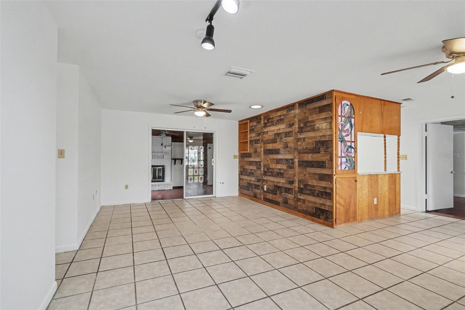 Image 4 of 31 For 803 Carol Court