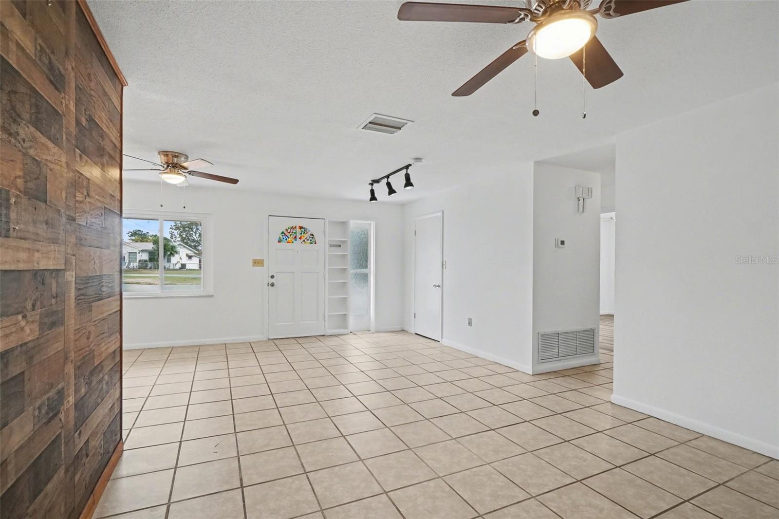 Image 5 of 31 For 803 Carol Court